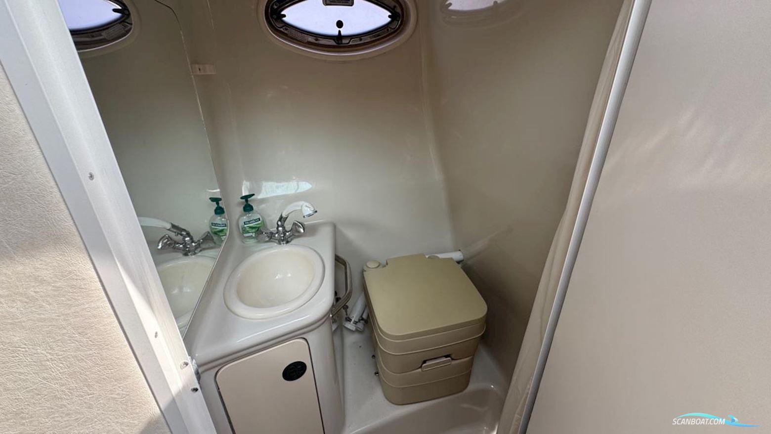 Sea Ray 240 SUNDANCER