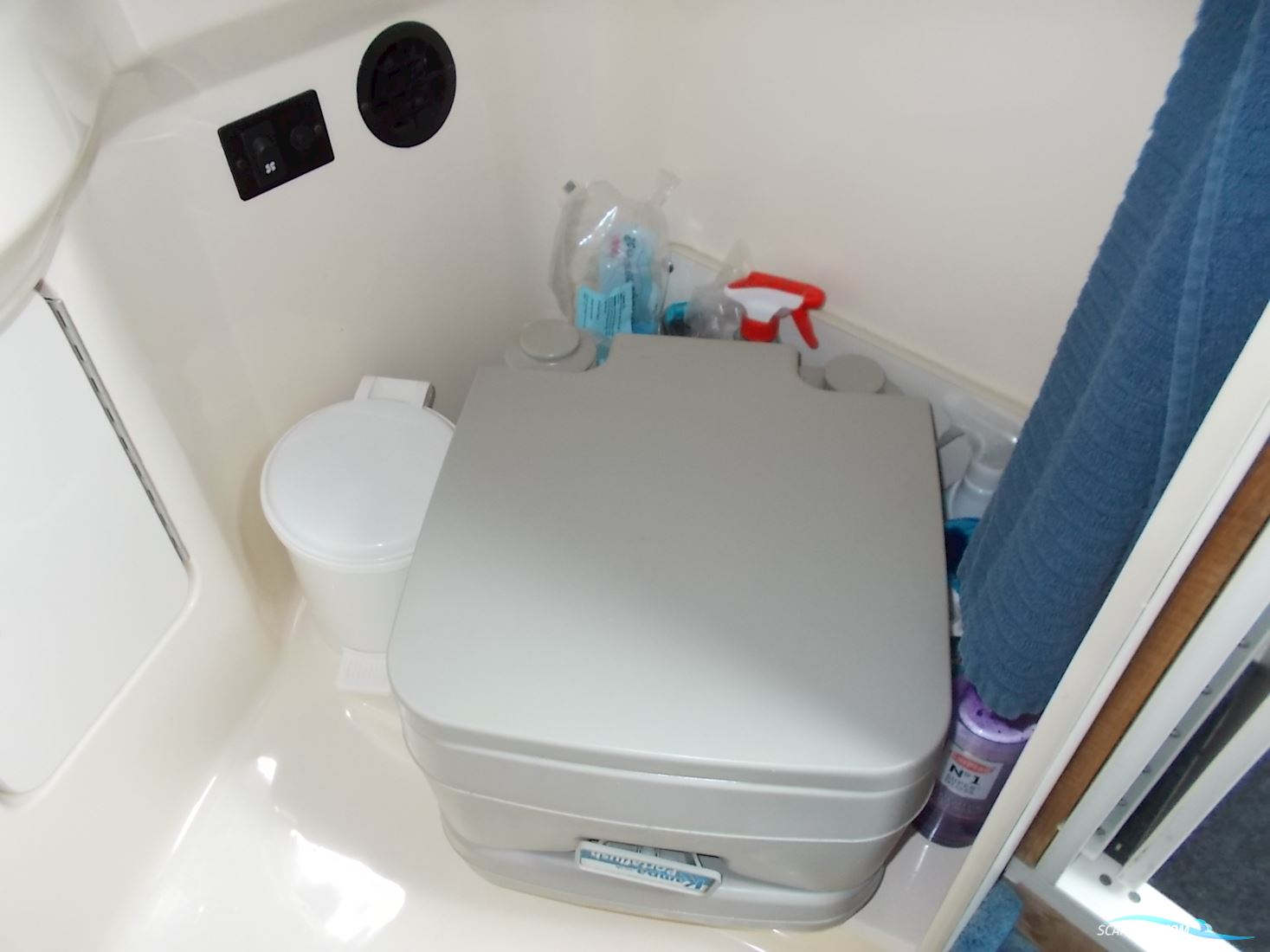 Sea Ray 250 Express Cruiser