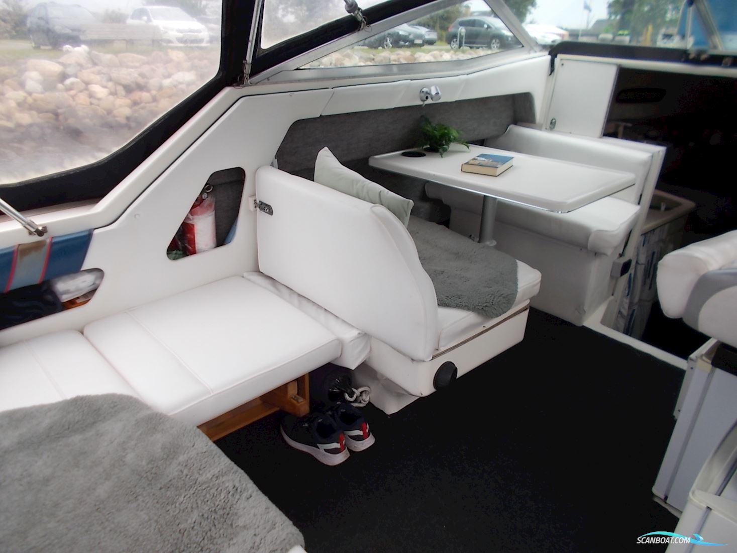 Sea Ray 250 Express Cruiser