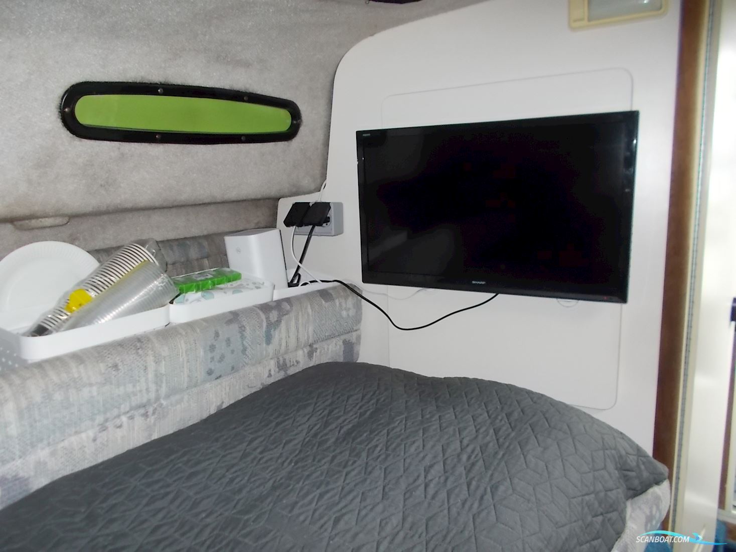 Sea Ray 250 Express Cruiser