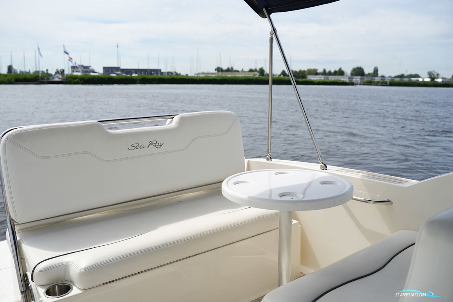 Sea Ray 255 Sundancer