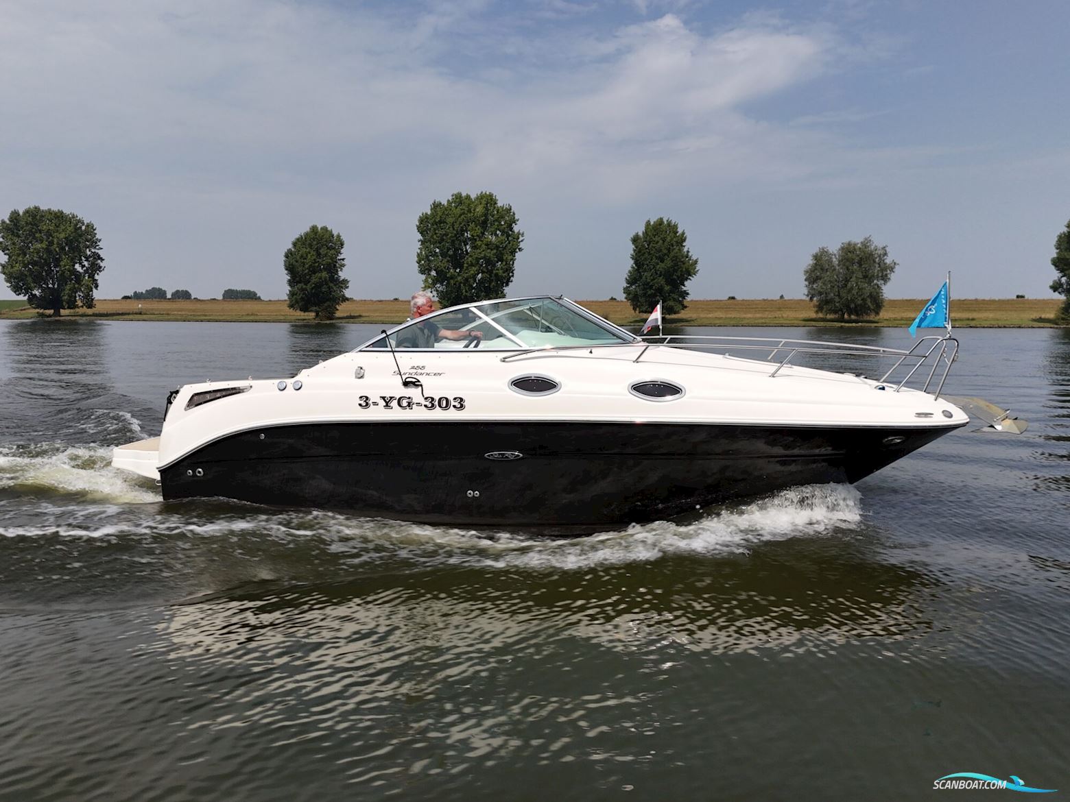 Sea Ray 255 Sundancer Motorbåt 2010, med Mercruiser motor, Holland
