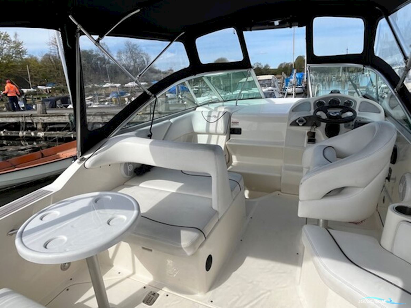 Sea-Ray 255 Sundanser ( Ligger i Roskilde ) (Sat 10.000,- Ned )