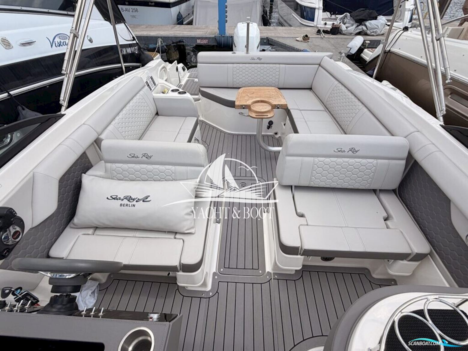 Sea Ray 270 SDX