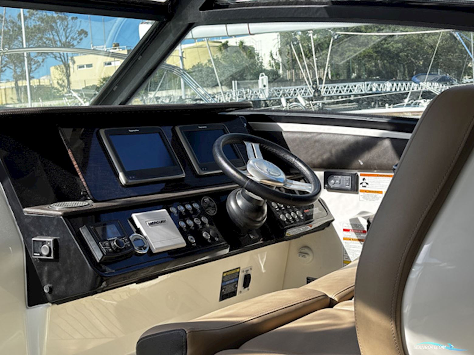 Sea Ray 320