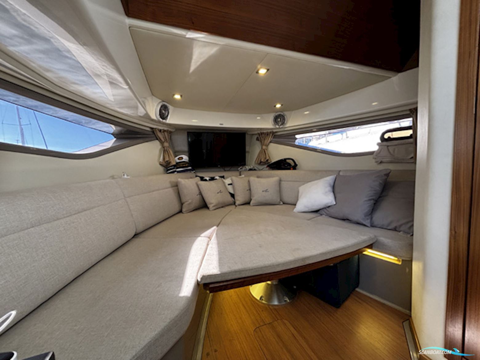 Sea Ray 320