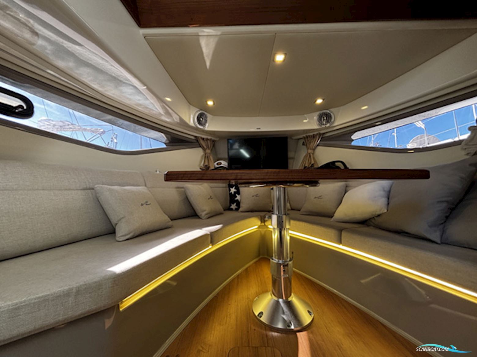 Sea Ray 320
