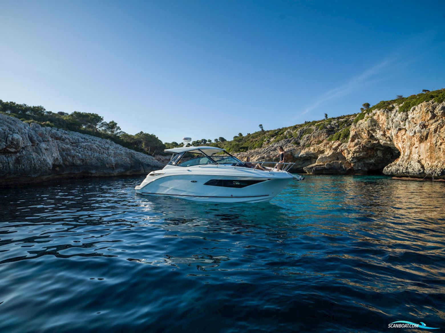 Sea Ray 320 Sundancer Motorbåt 2025, med Mercruiser motor, Danmark