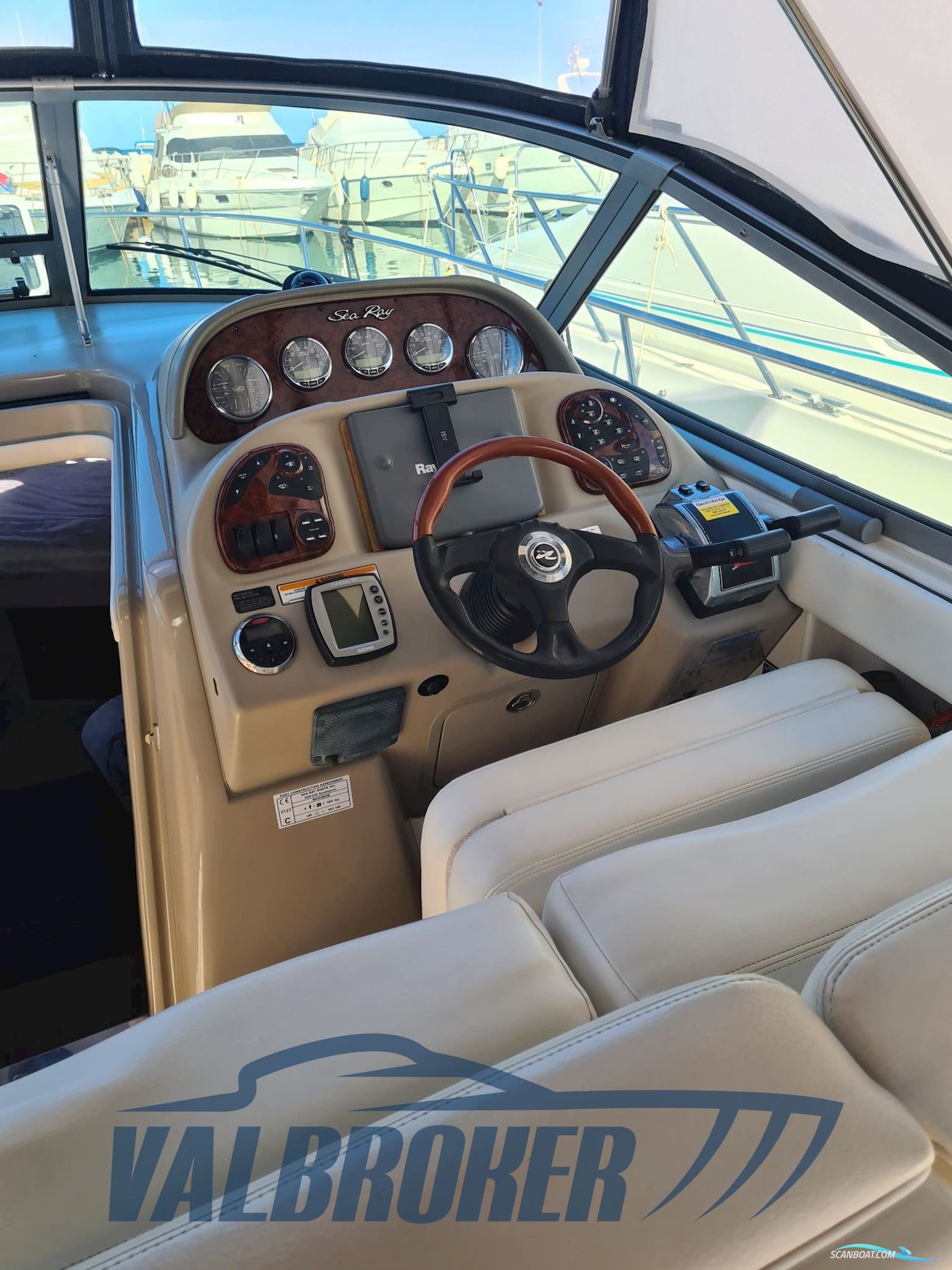 Sea Ray 335 DA Sundancer