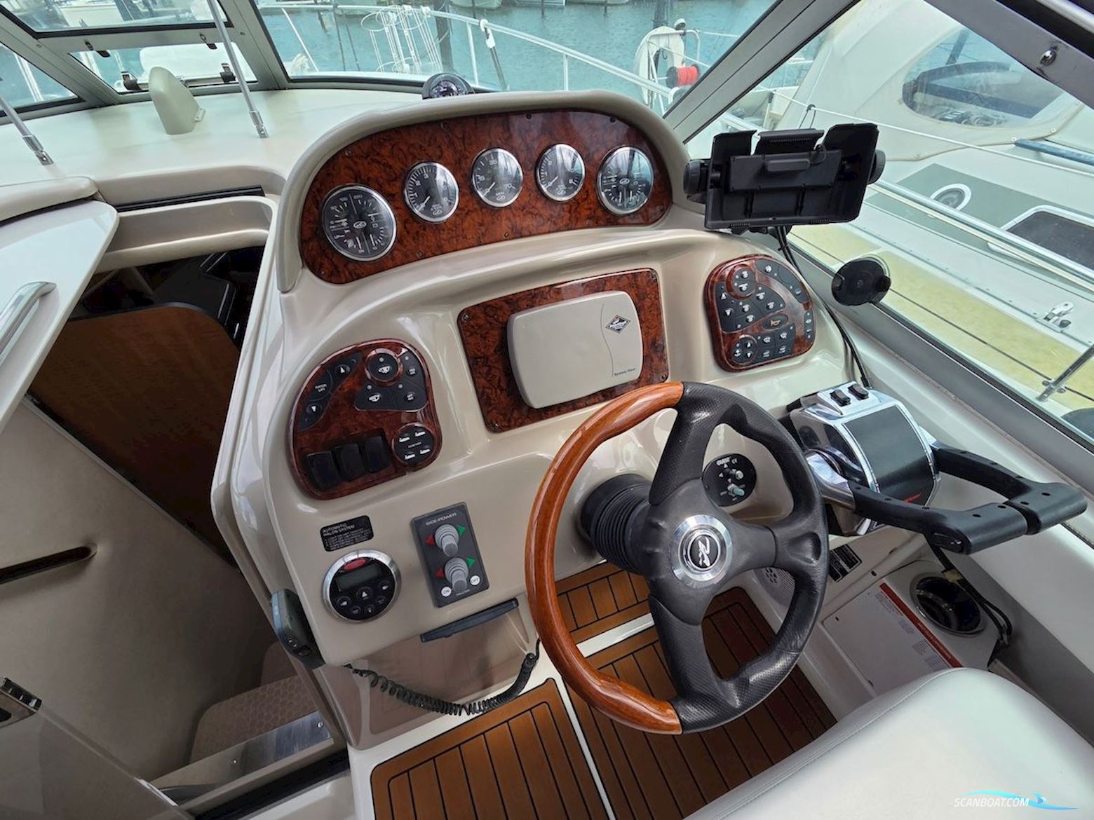 Sea Ray 335 Sundancer