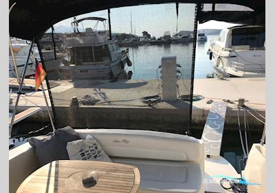Sea Ray 335 Sundancer Motorbåt 2004, med Mercruiser 5.0 Mpi motor, Kroatien