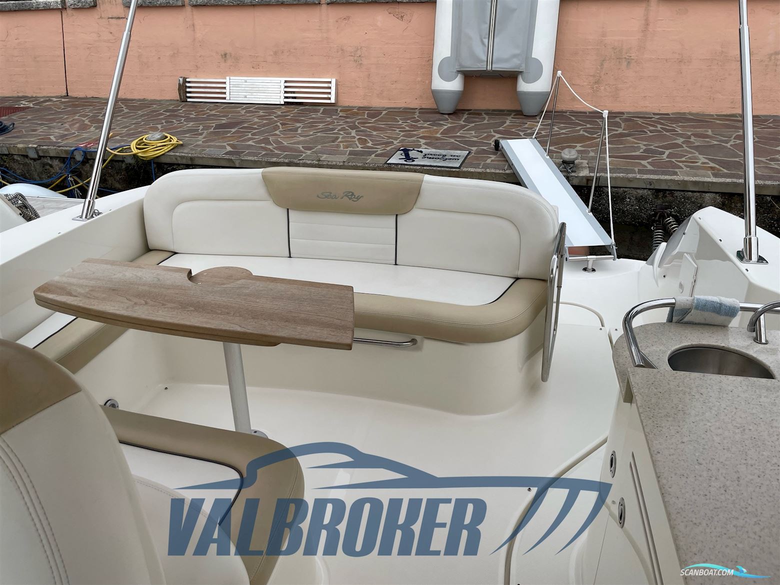 Sea Ray 355 DA Sundancer