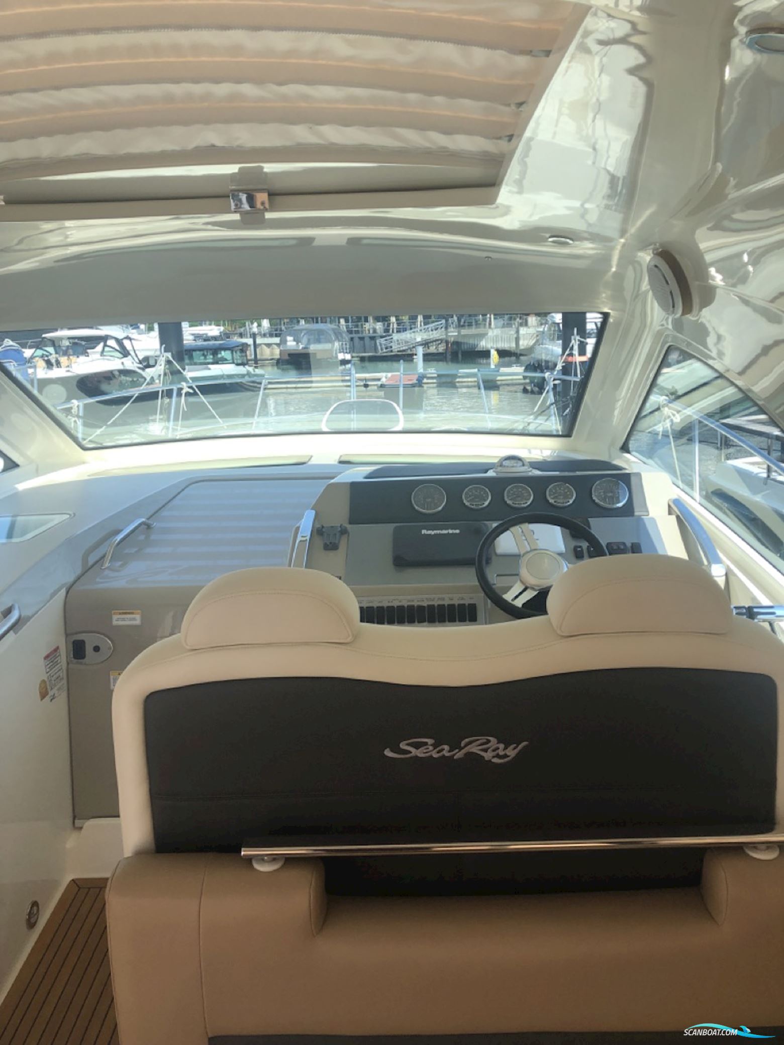 Sea Ray 355 DA Sundancer