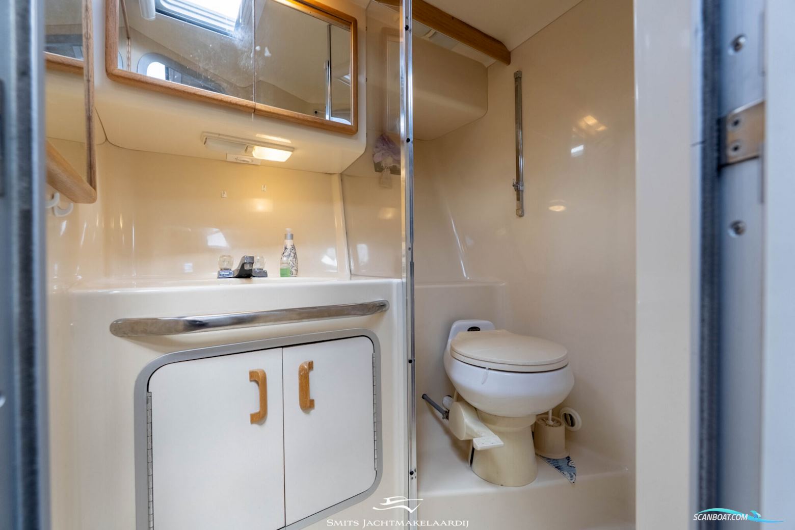 Sea Ray 370 Express Cruiser