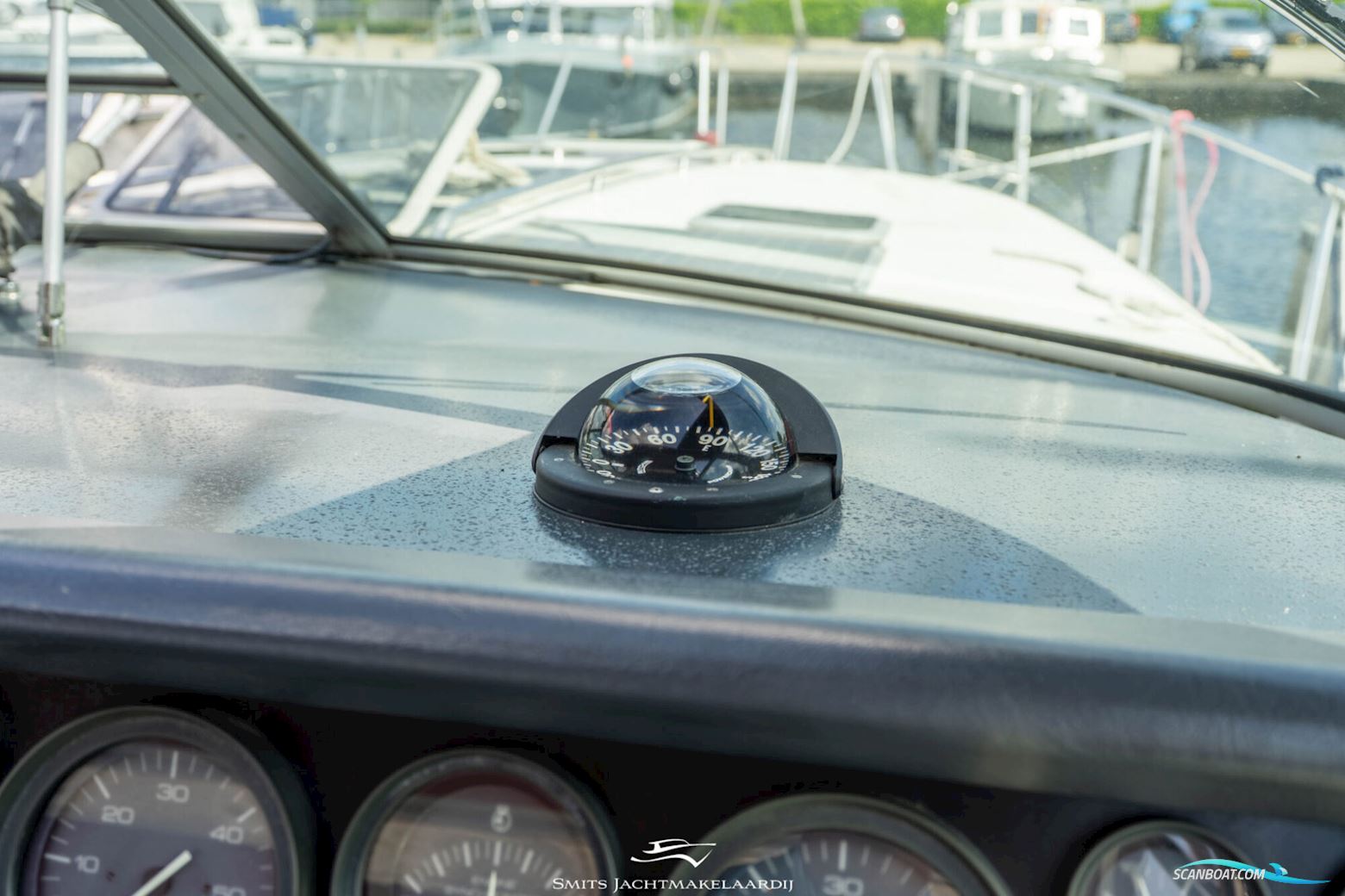 Sea Ray 370 Express Cruiser