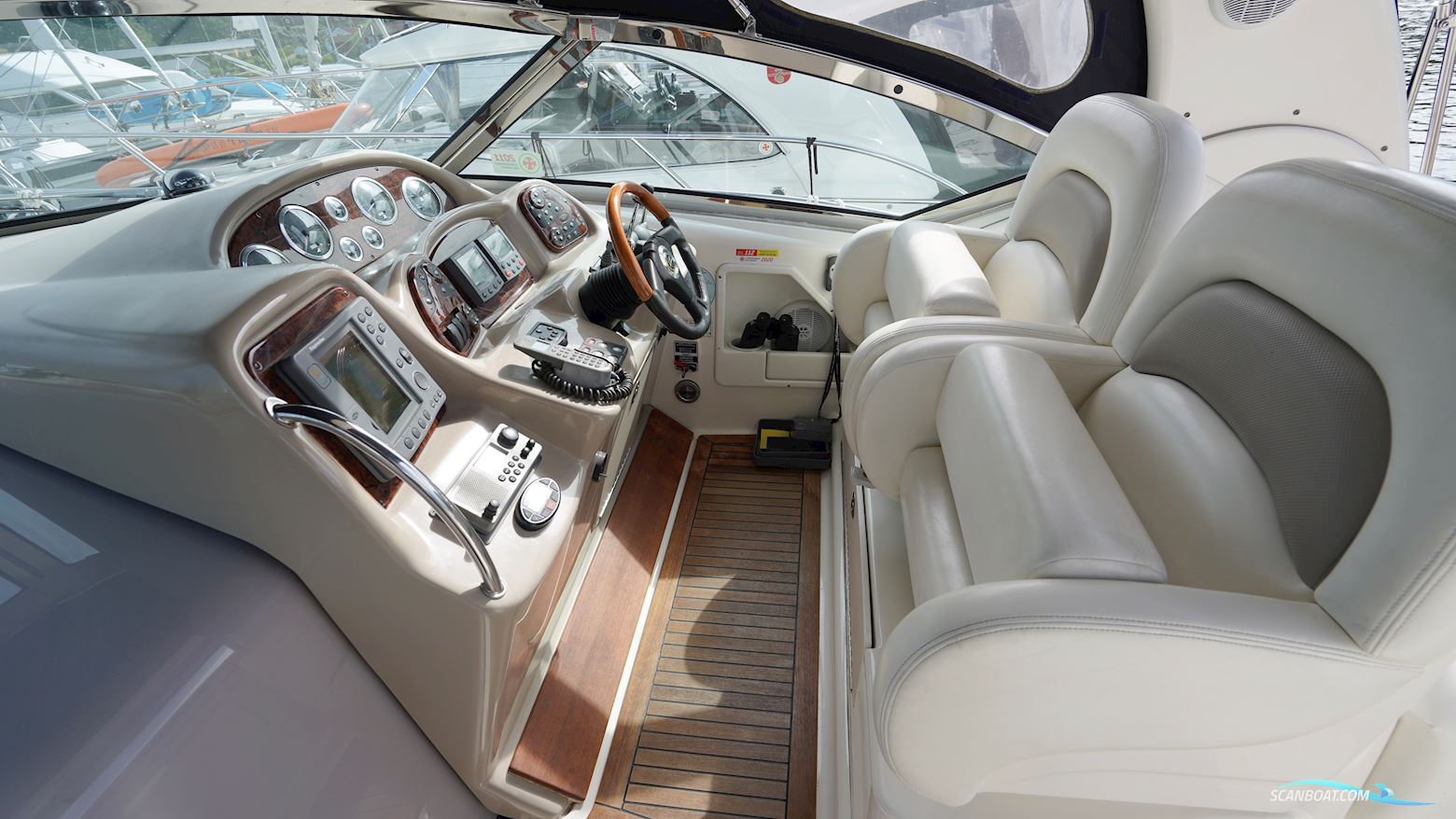 Sea Ray 375 Sundancer