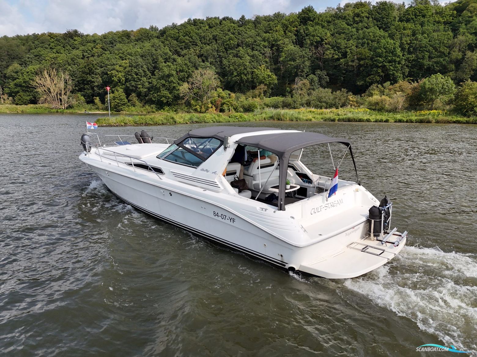 Sea Ray 400 Express Cruiser