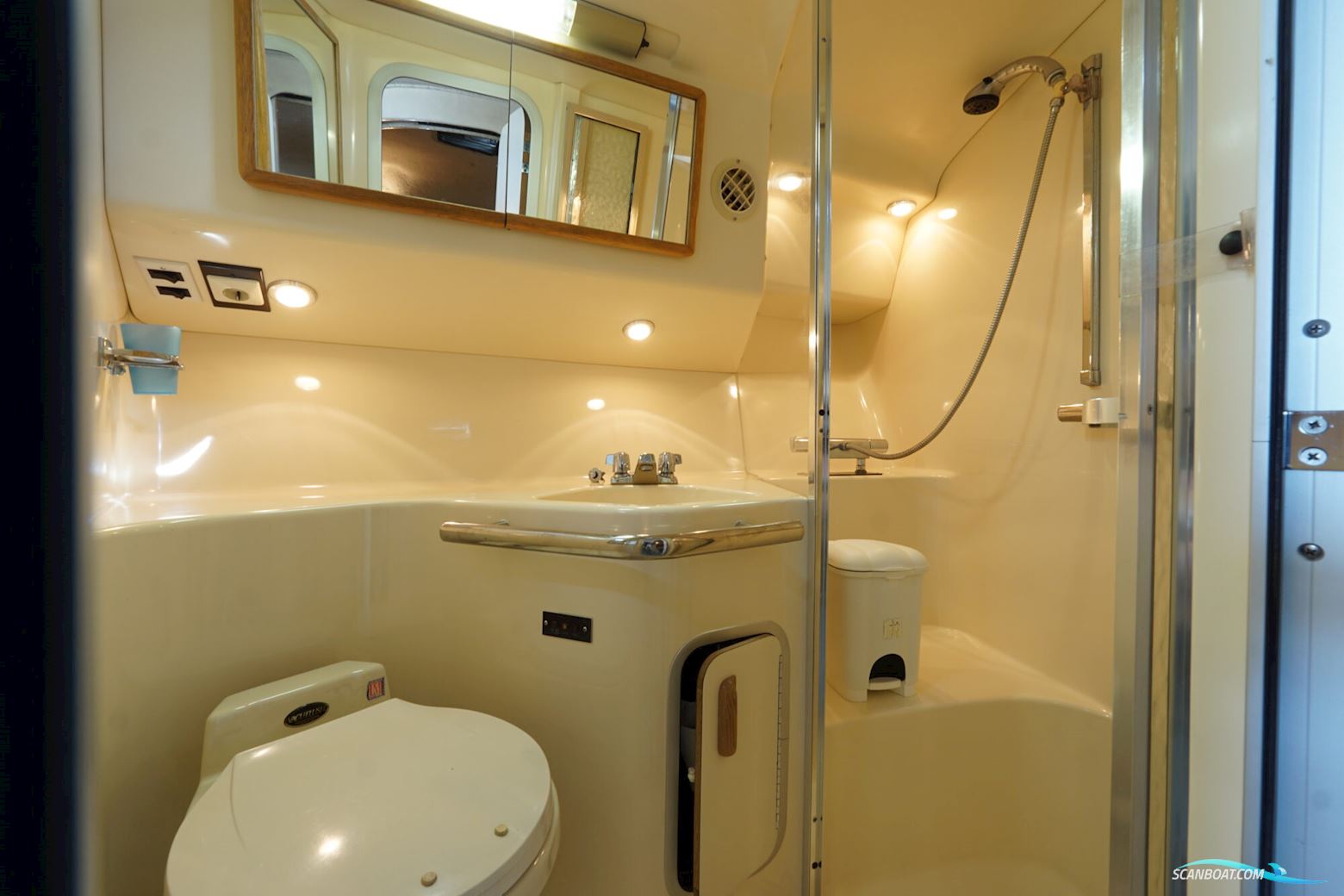 Sea Ray 400 Express Cruiser