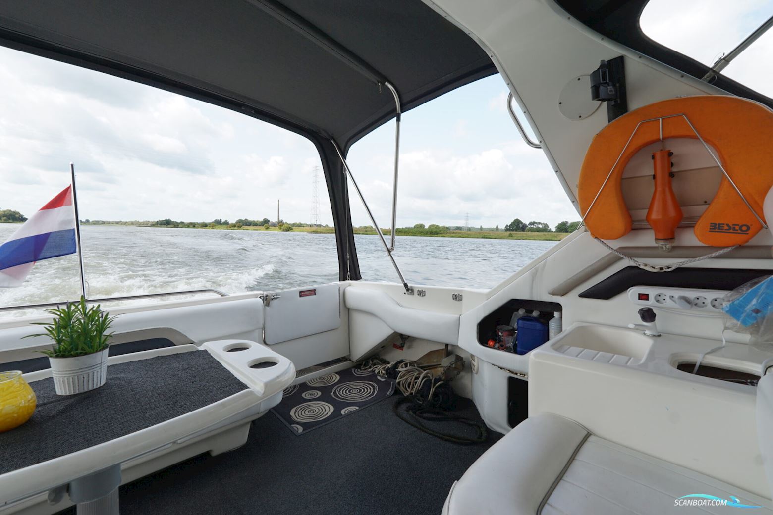 Sea Ray 400 Express Cruiser