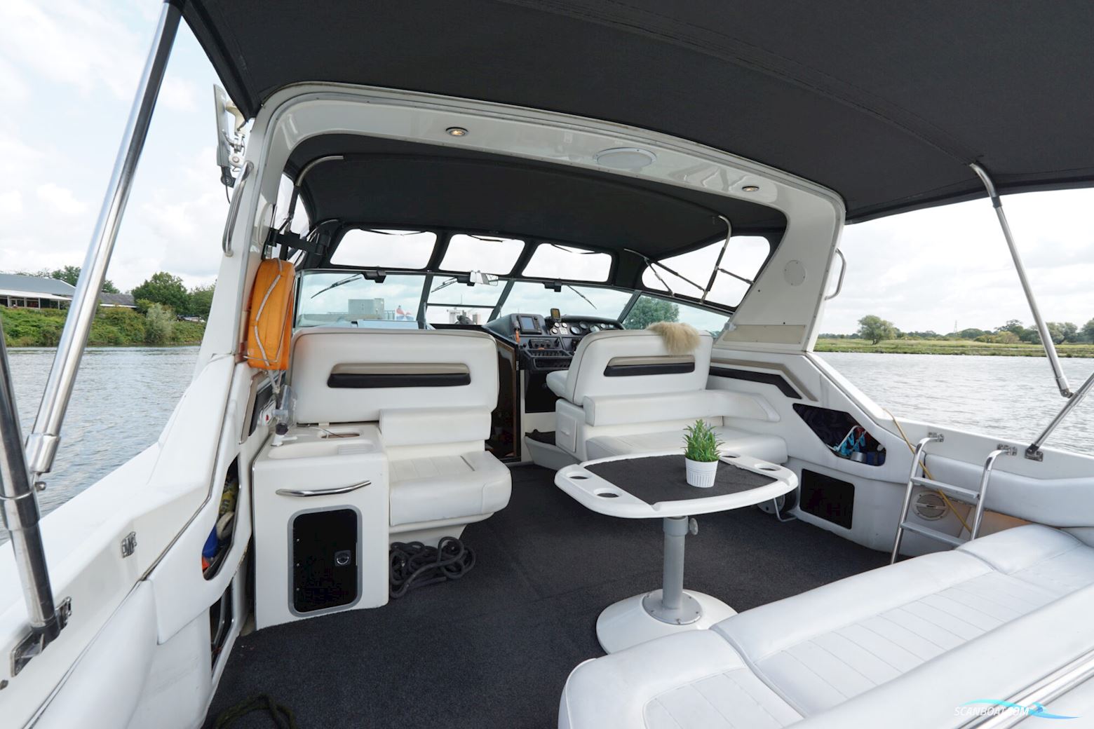 Sea Ray 400 Express Cruiser