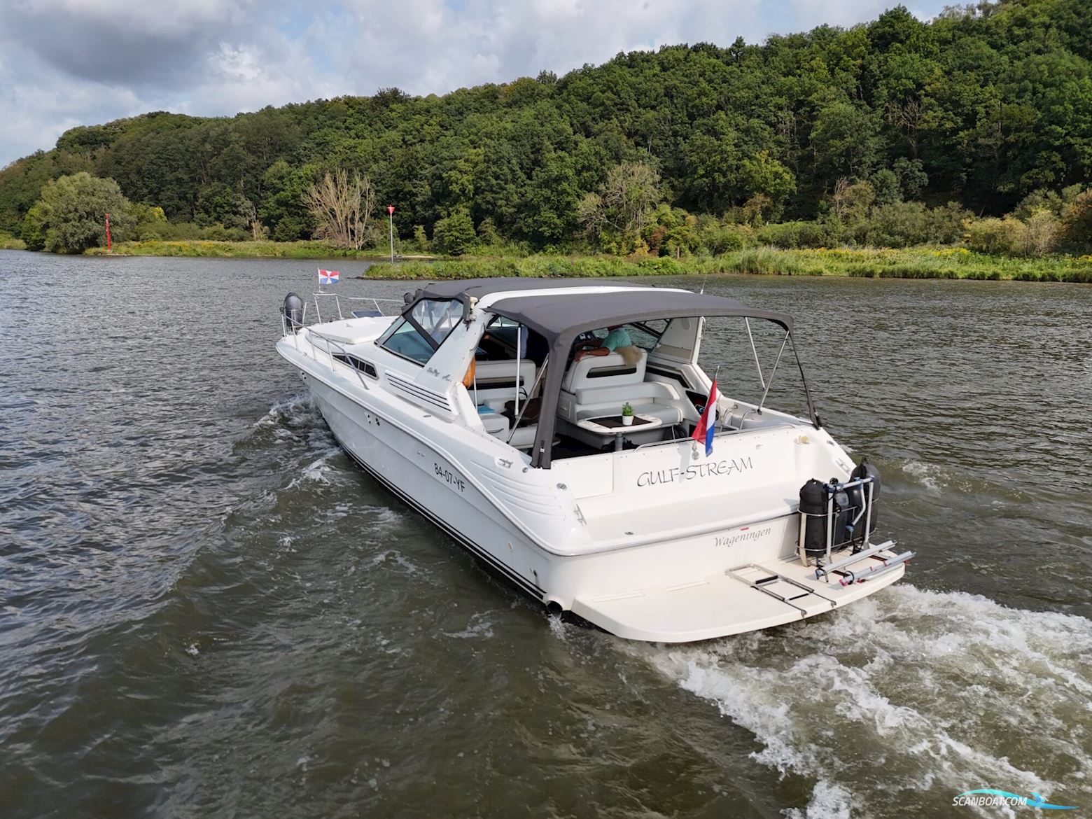 Sea Ray 400 Express Cruiser