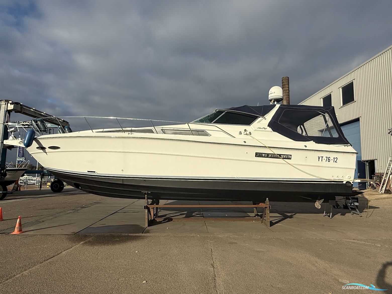 Sea Ray 400 Express Cruiser Motorbåt 1988, med Caterpillar motor, Holland