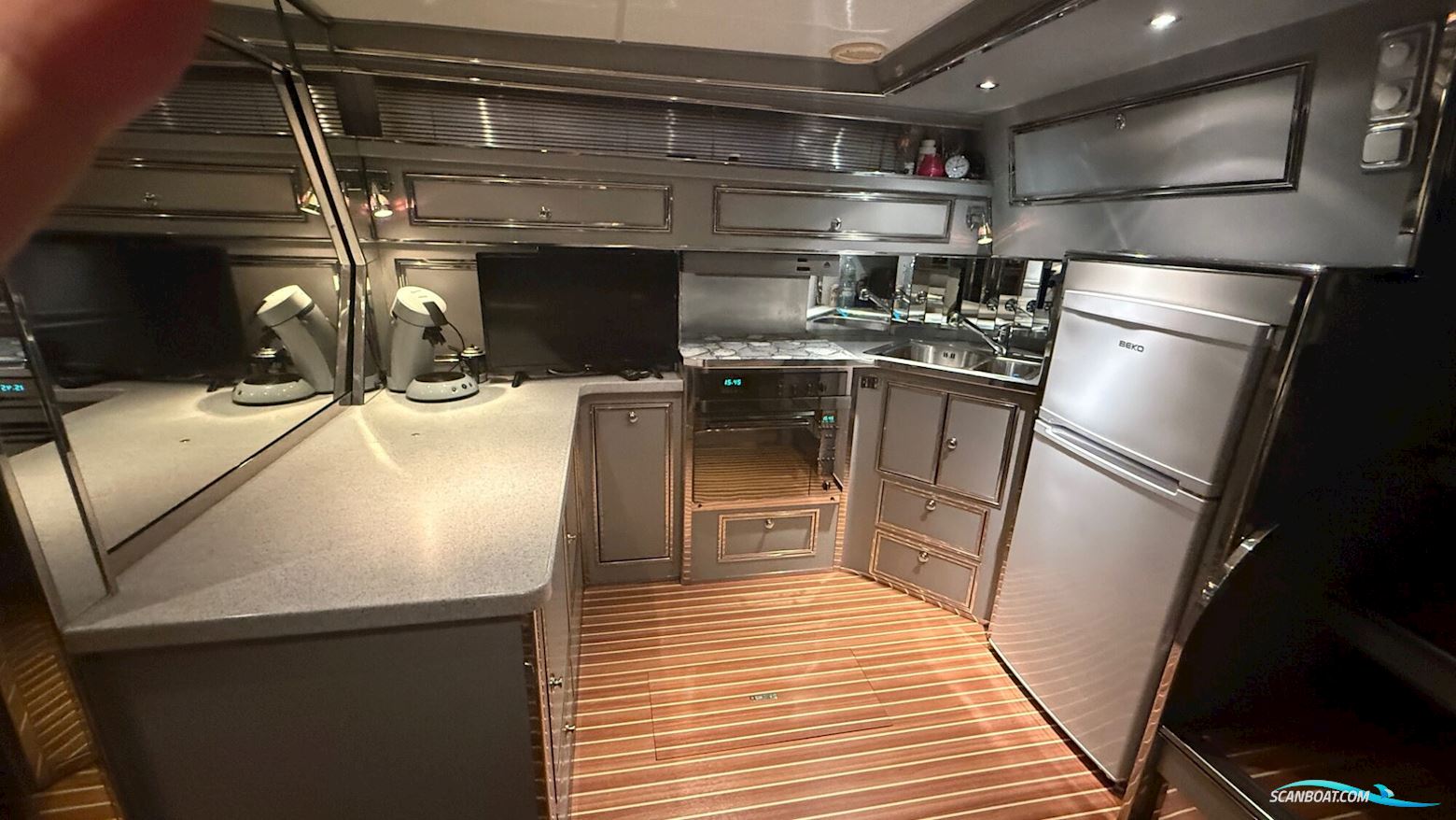 Sea Ray 400 Express Cruiser