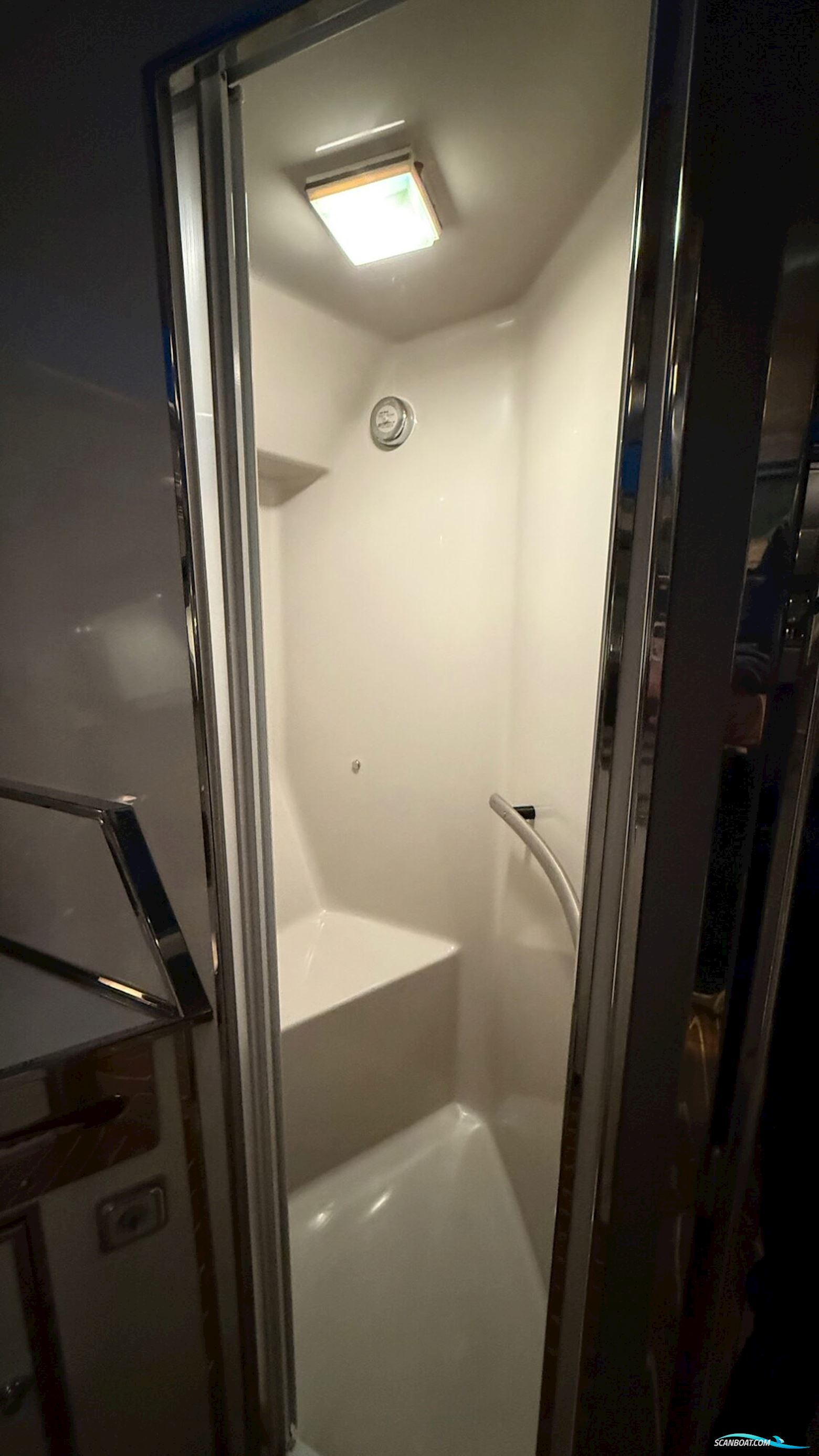 Sea Ray 400 Express Cruiser