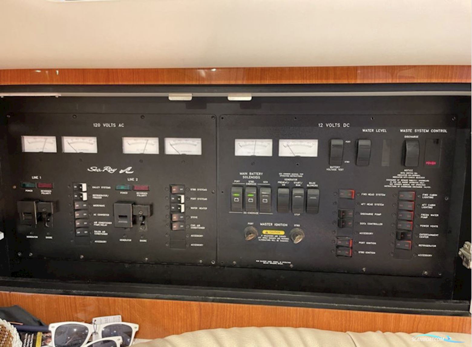 Sea Ray 410 Express Cruiser