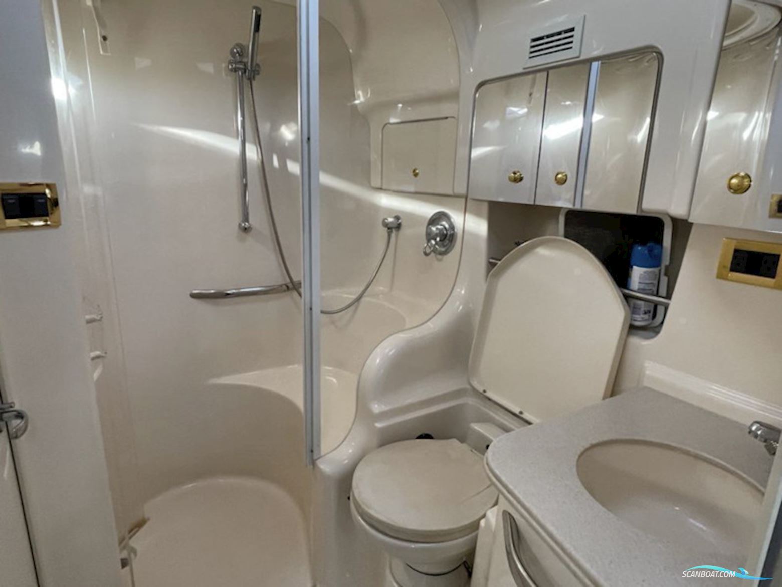 Sea Ray 410 Express Cruiser