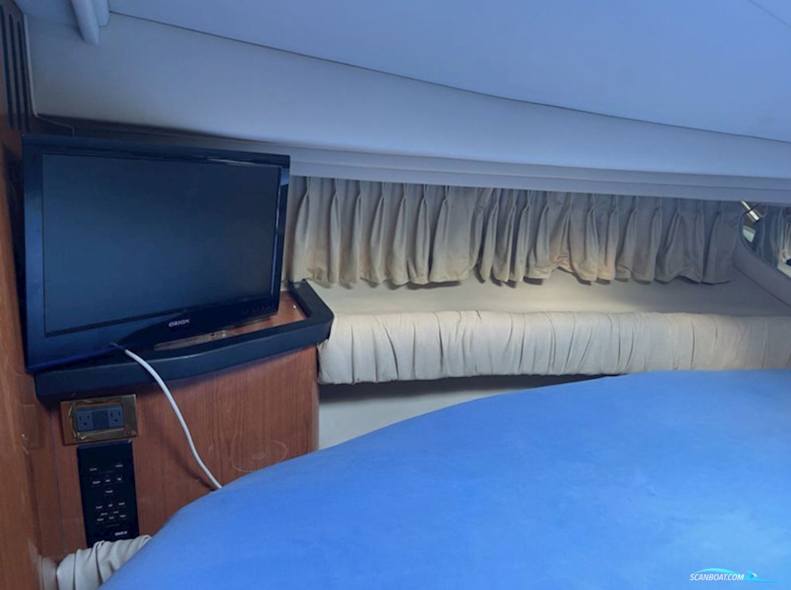 Sea Ray 410 Express Cruiser