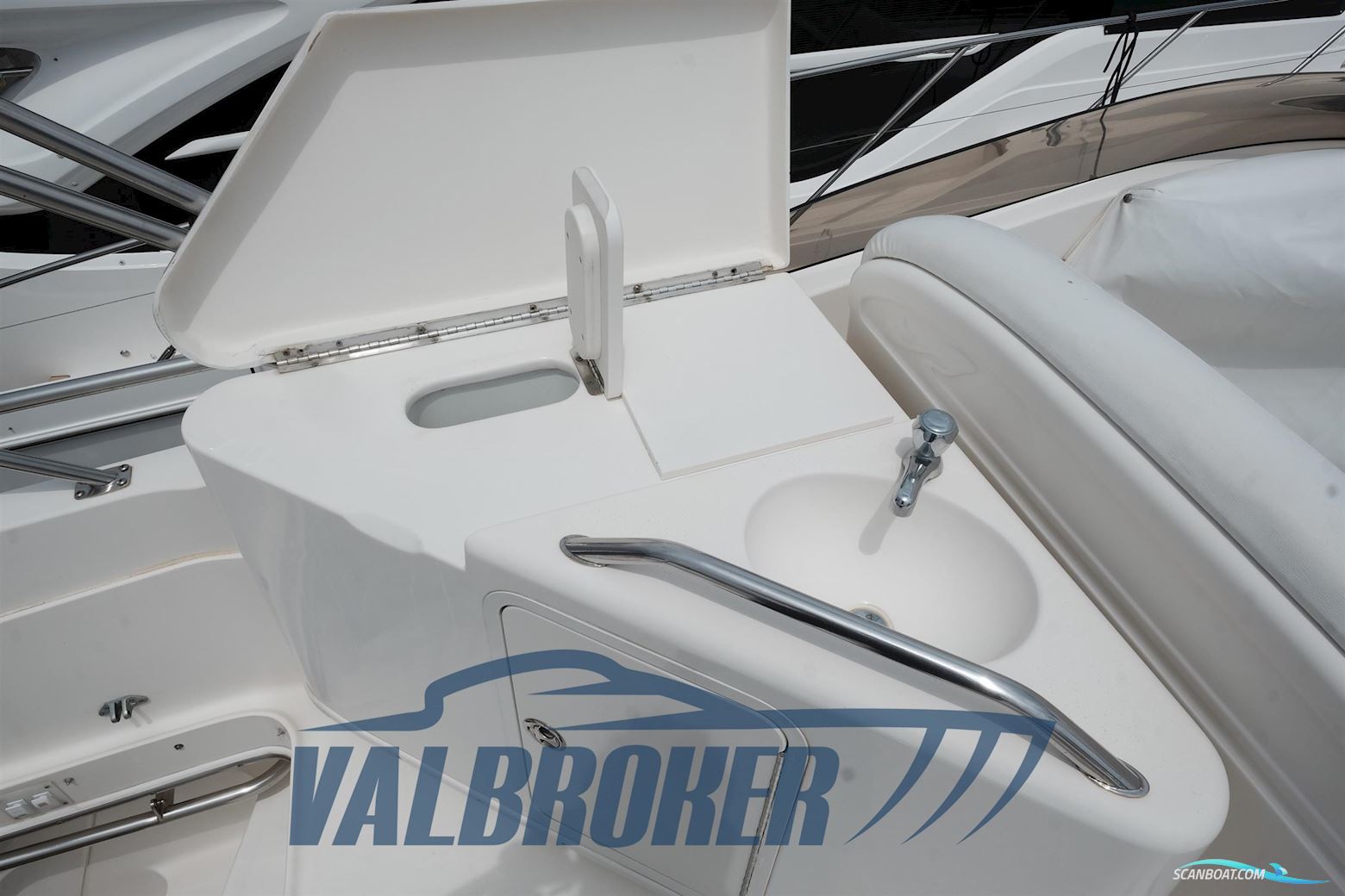 Sea Ray 480 Sedan Bridge