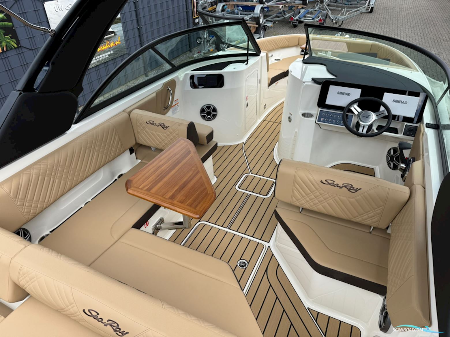 Sea Ray SDX 230
