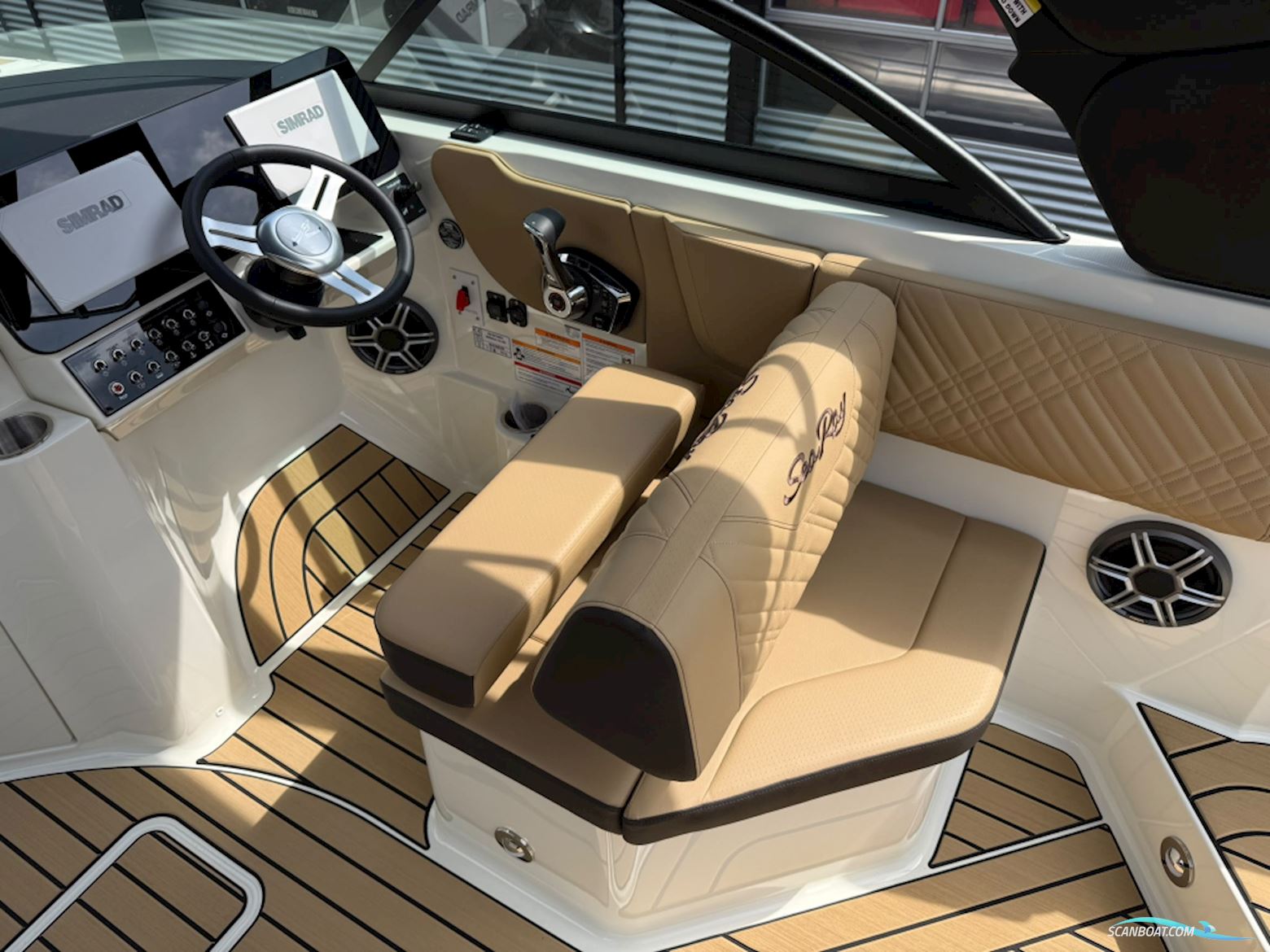 Sea Ray SDX 230