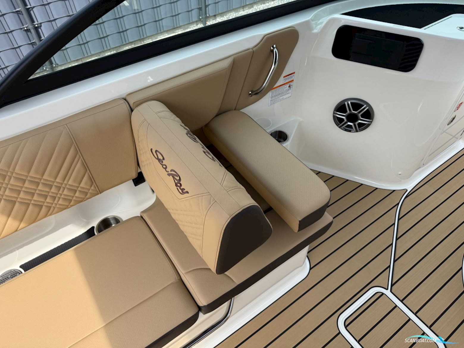 Sea Ray SDX 230