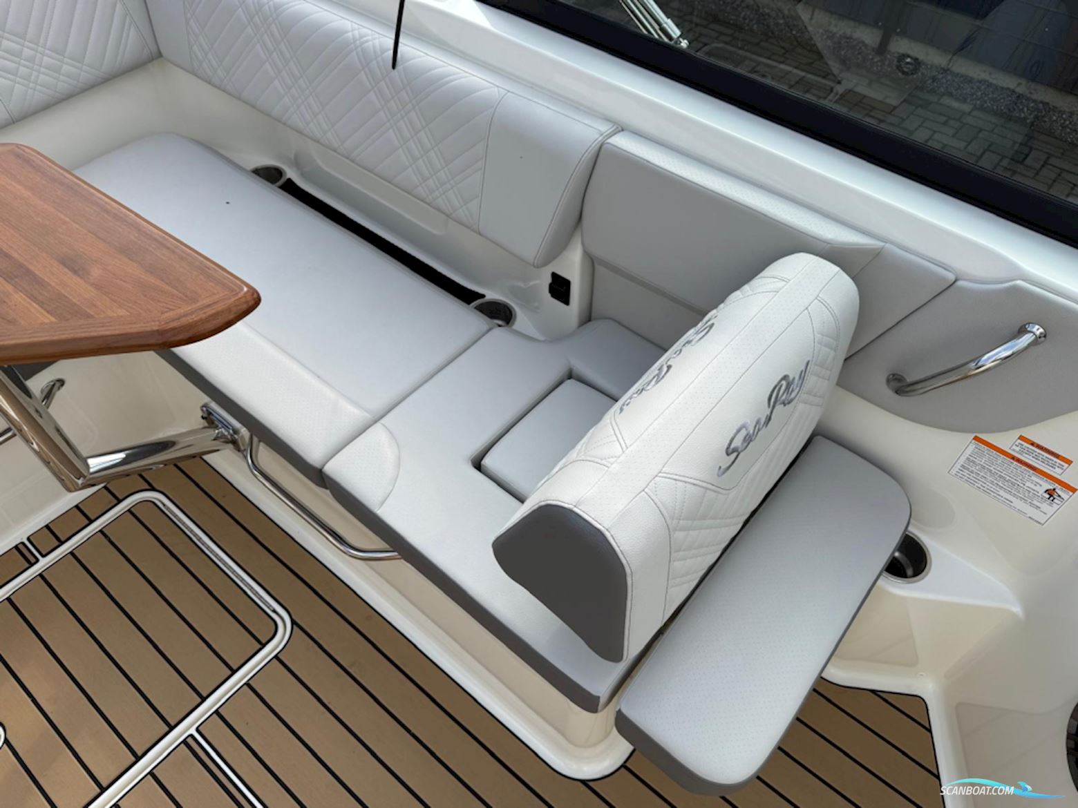 Sea Ray SDX 230