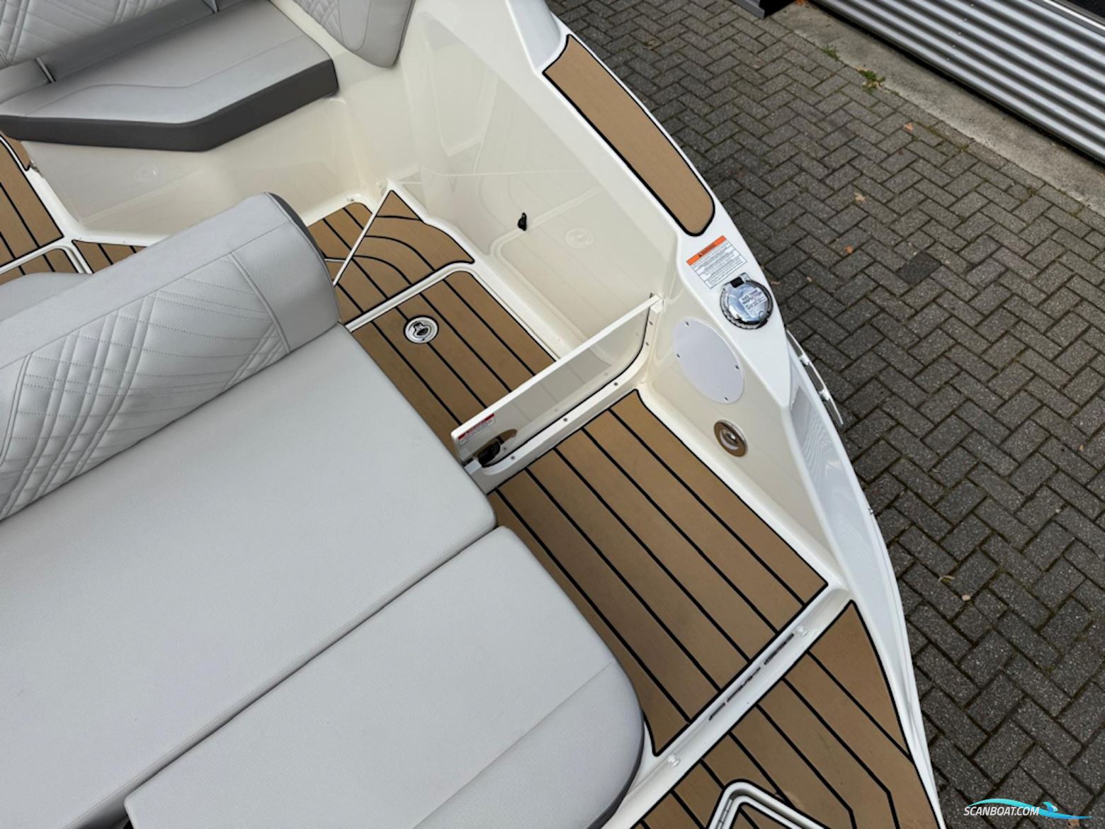 Sea Ray SDX 230