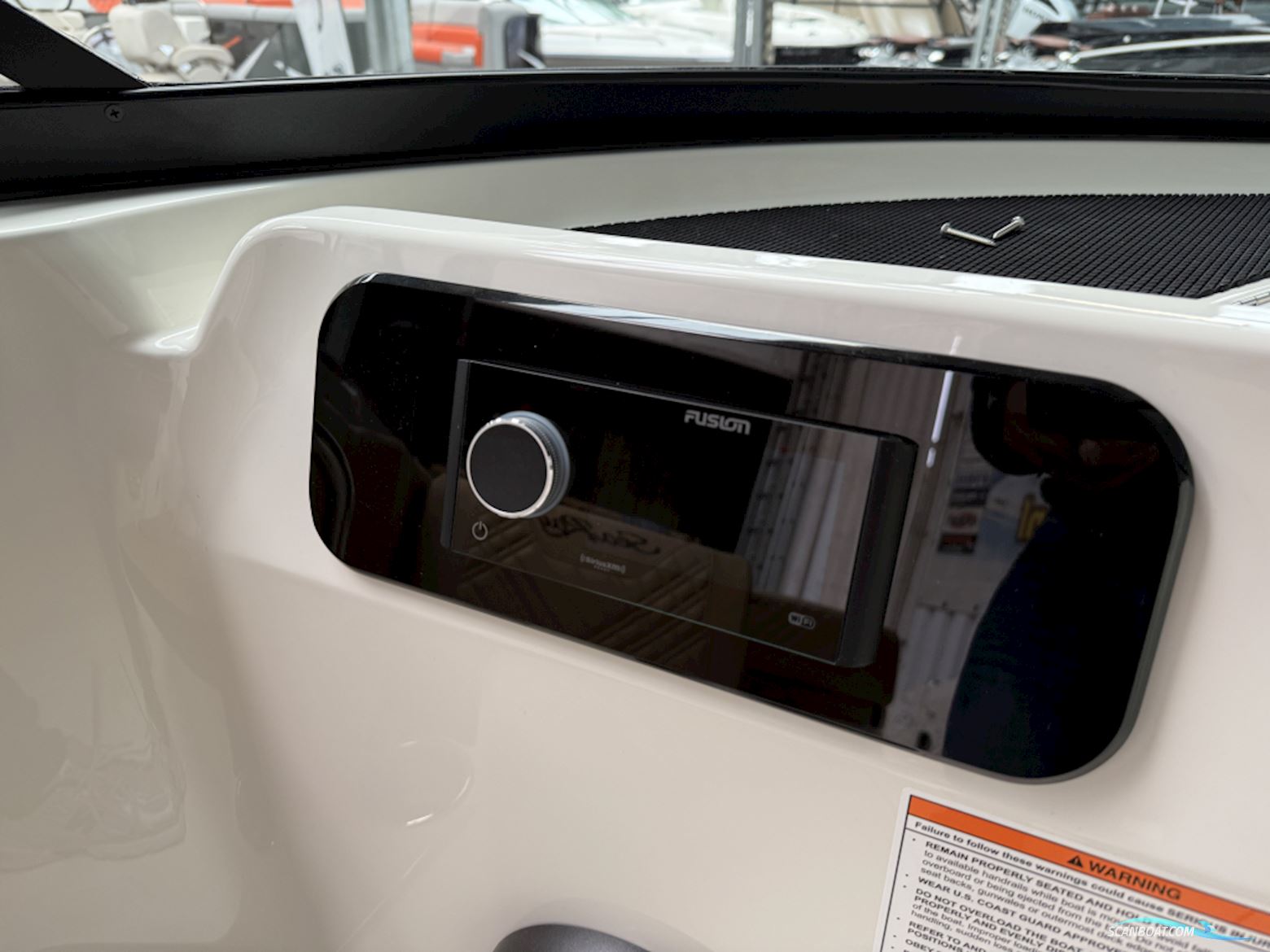 Sea Ray SDX 250 outboard