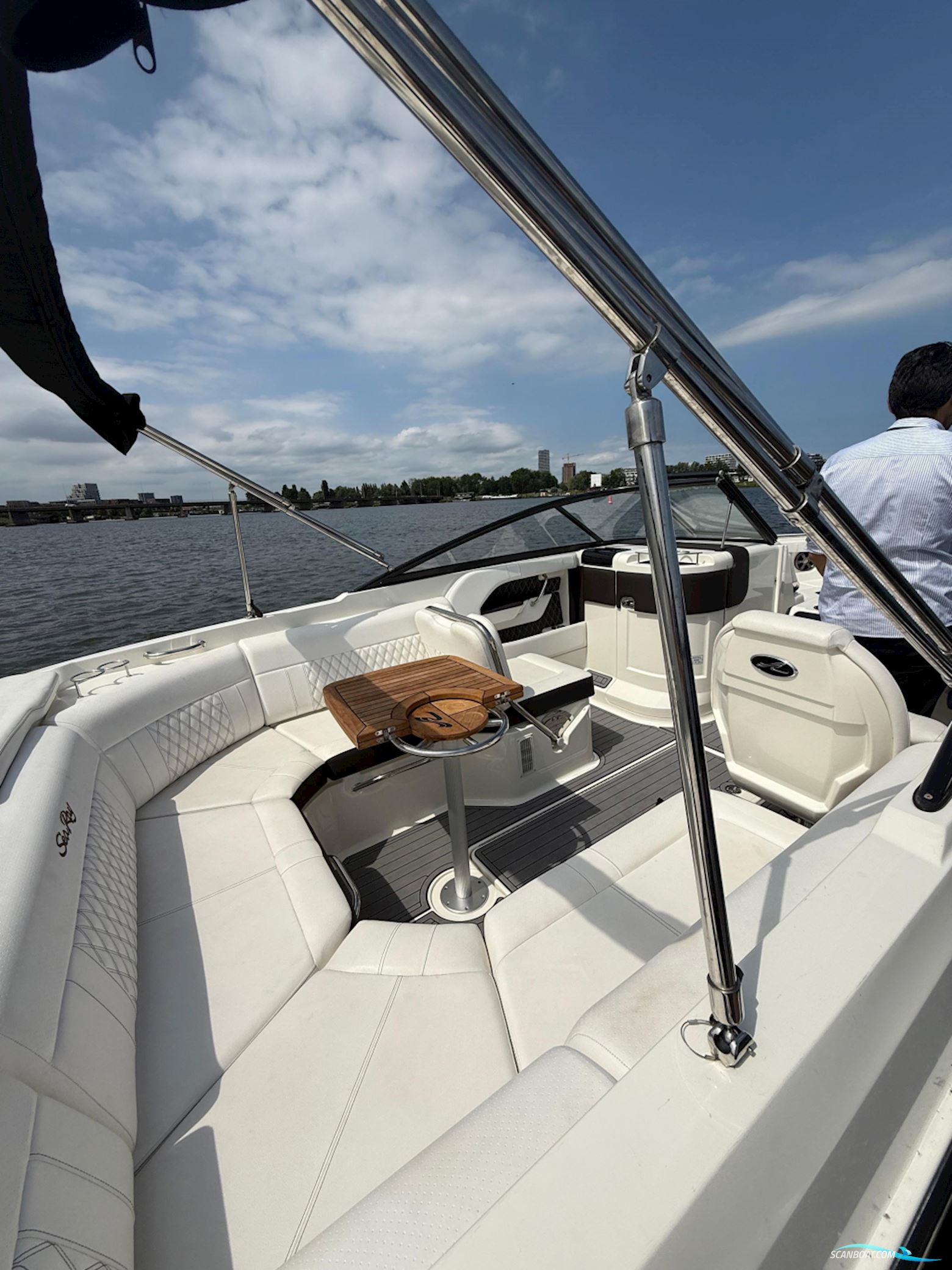 Sea Ray SLX 250