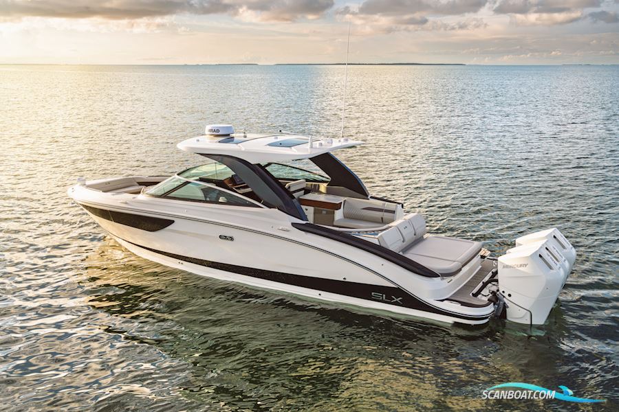 Sea Ray SLX 360 Motorbåt 2026, med  3 x Mercury 425hk Verado V10 med Joystick, DTS & e-Steering motor, Sverige