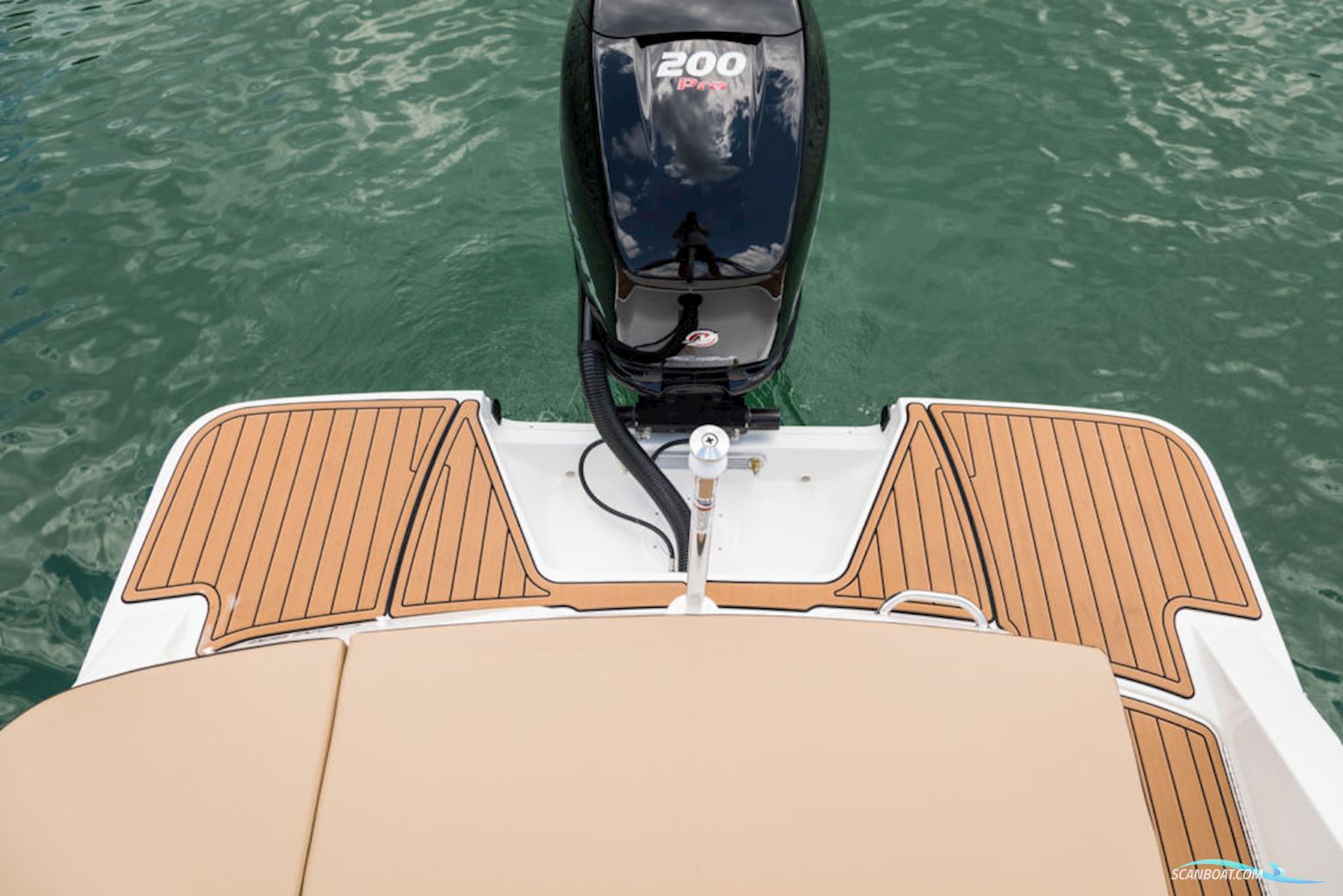 Sea Ray SPX 230 Outboard