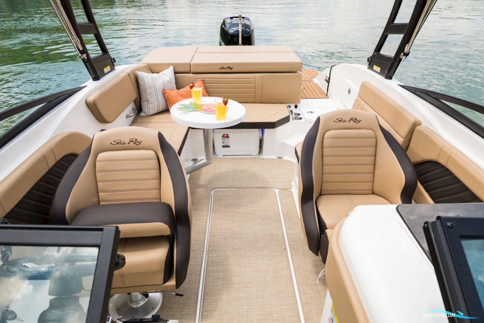 Sea Ray SPX 230 Outboard