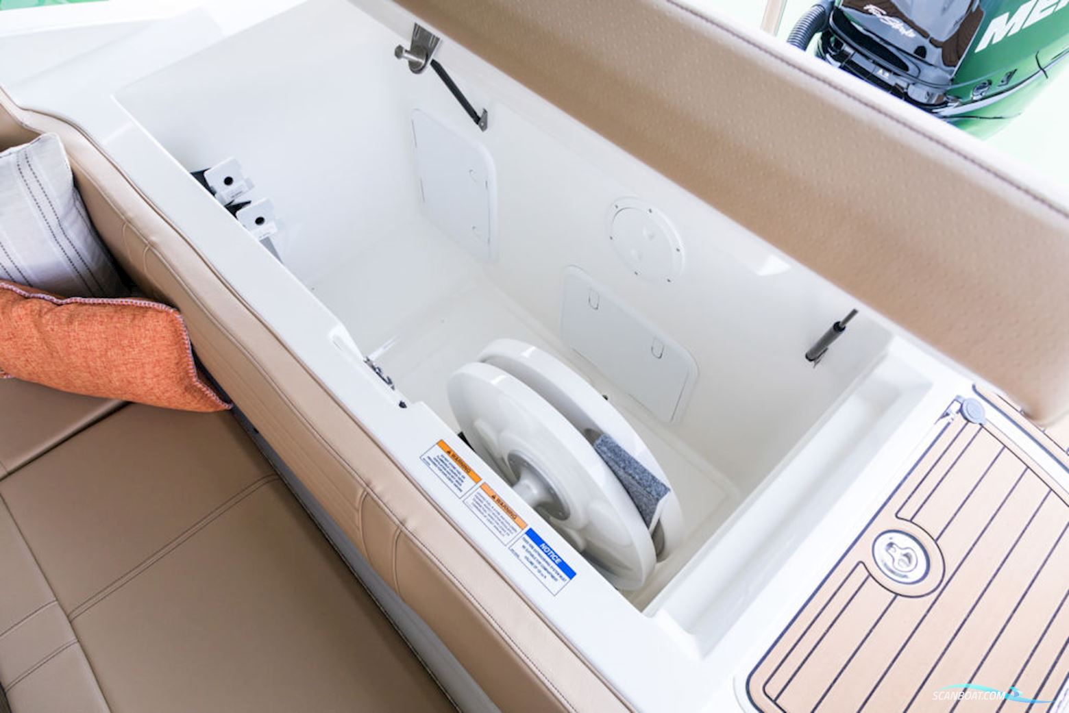 Sea Ray SPX 230 Outboard
