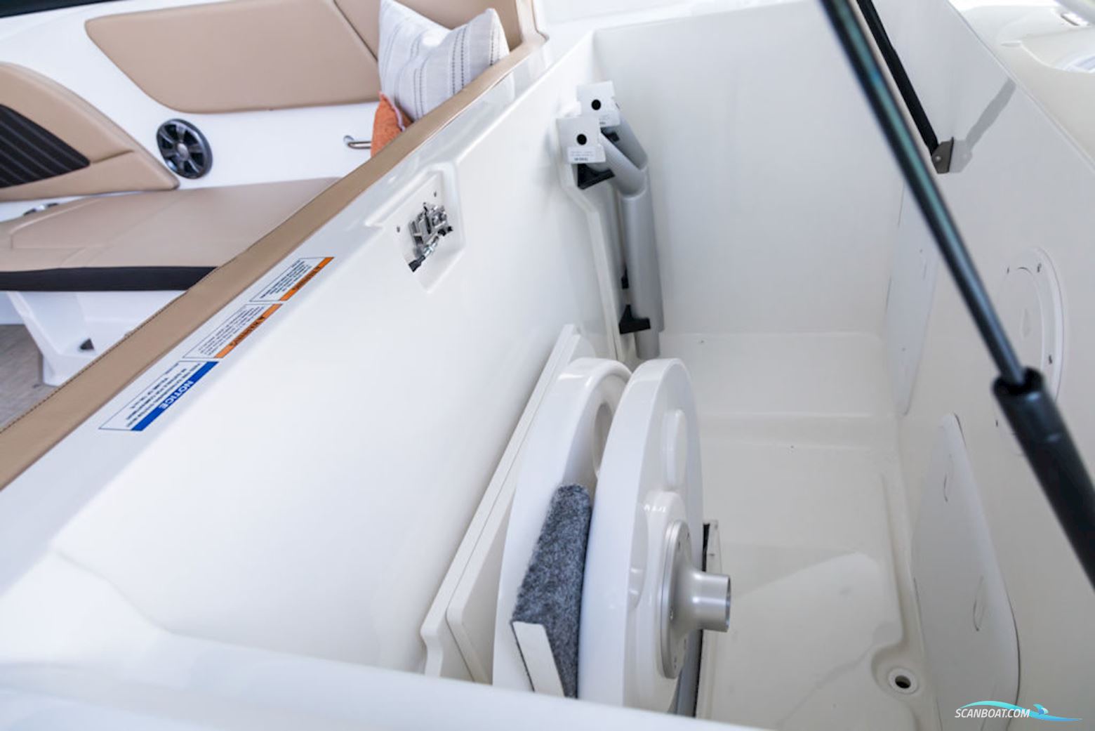 Sea Ray SPX 230 Outboard