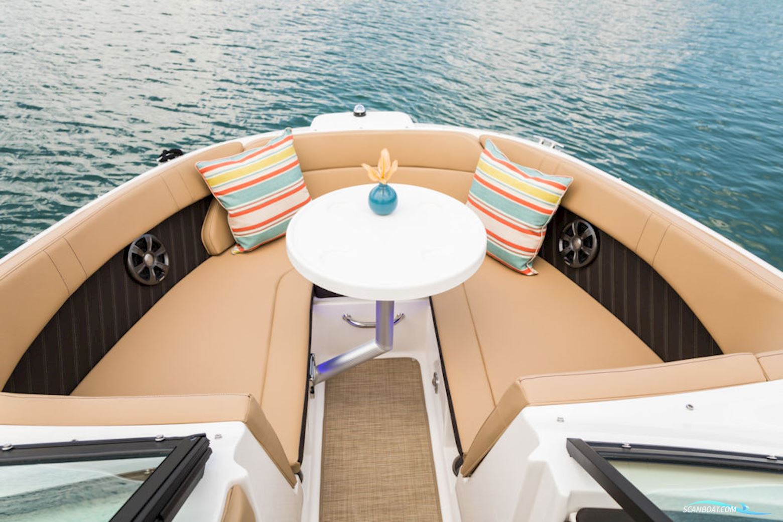 Sea Ray SPX 230 Outboard