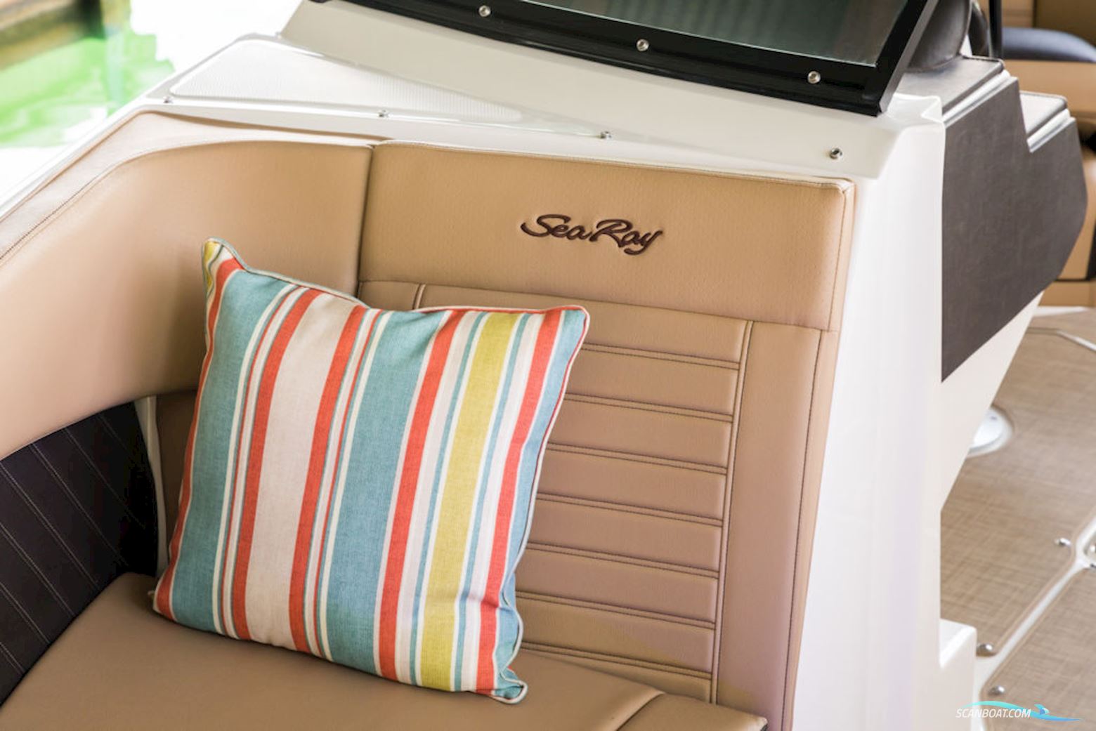 Sea Ray SPX 230 Outboard