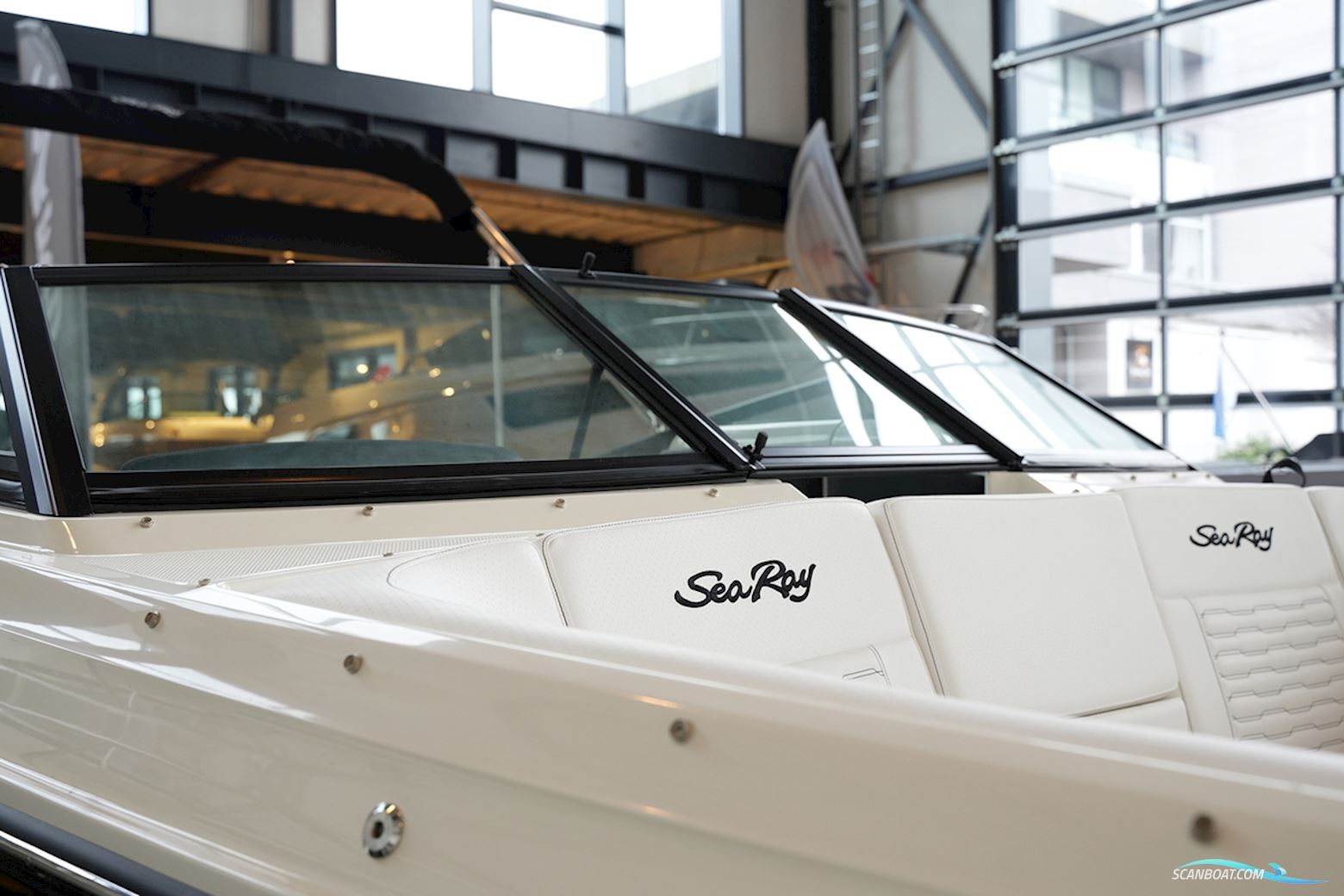 Sea Ray SPX 230 Outboard