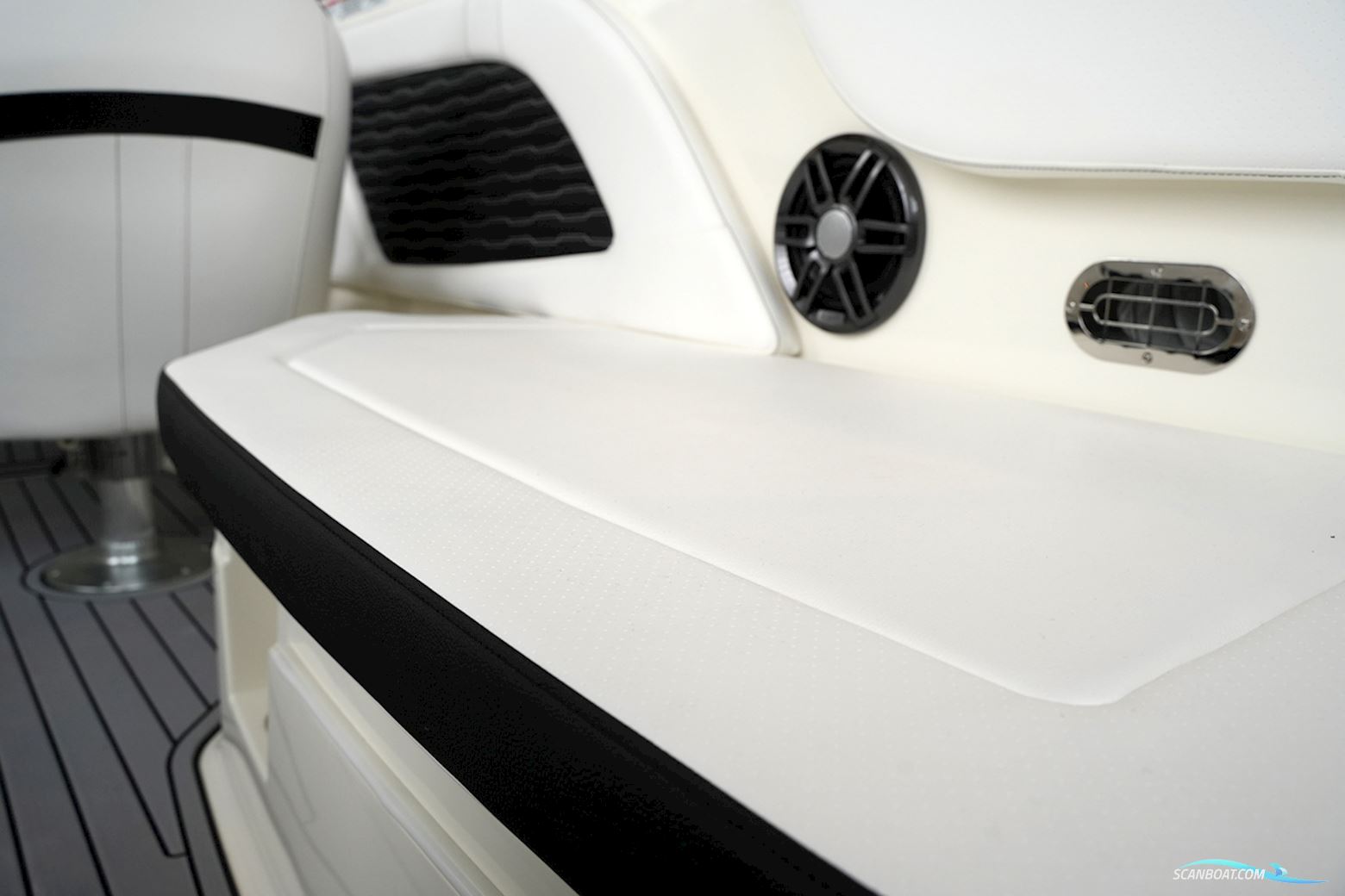 Sea Ray SPX 230 Outboard