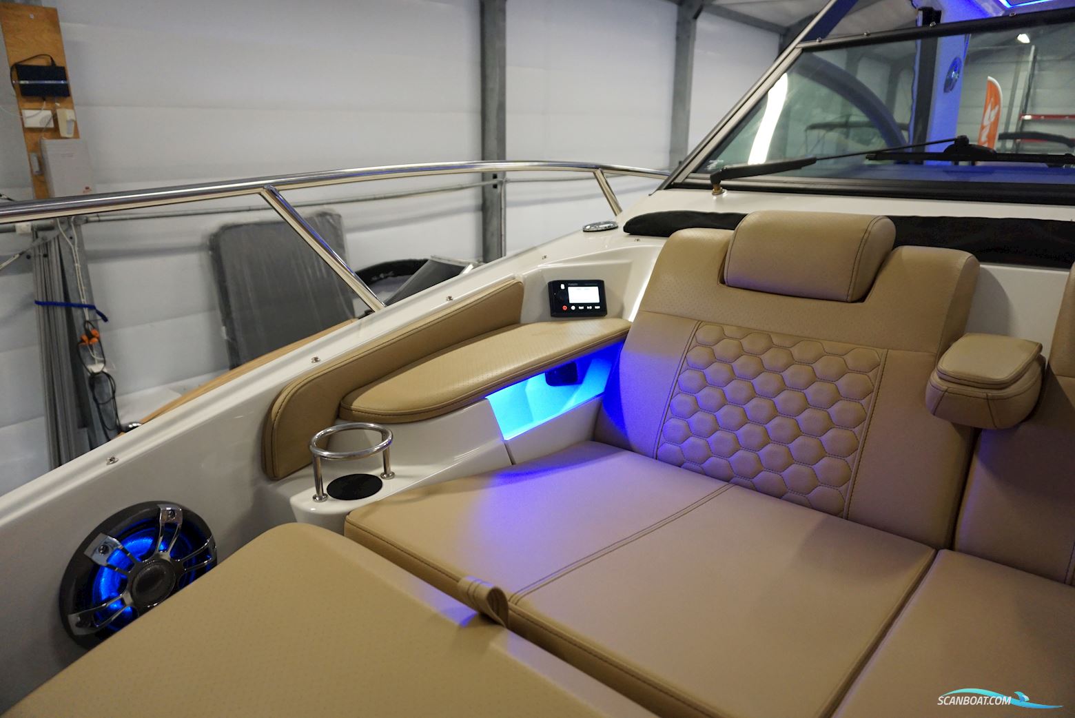 Sea Ray Sundancer 320 - IN Store!