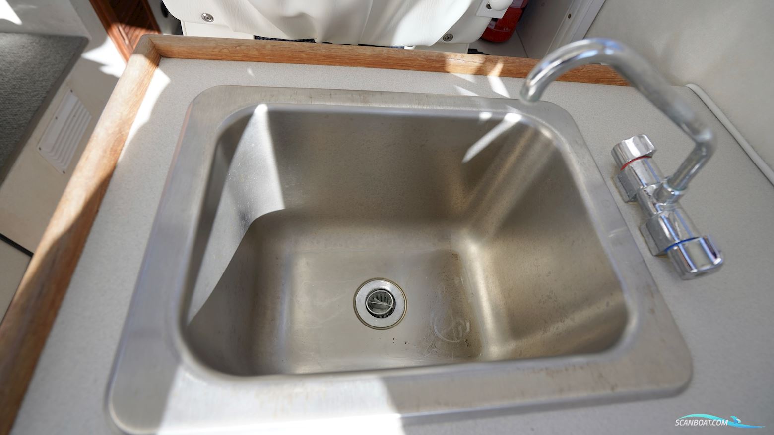 Sea Sport Explorer 2400